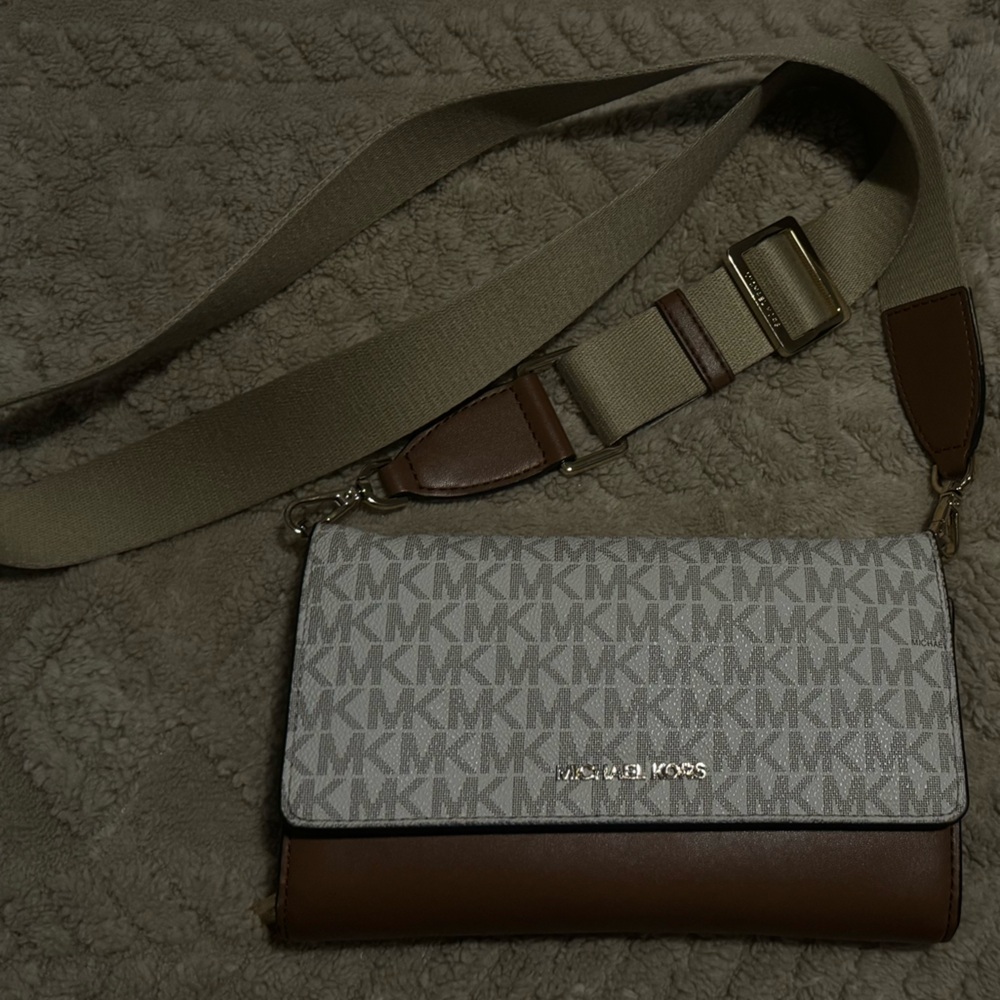Michael Kors crossbody brand new condition